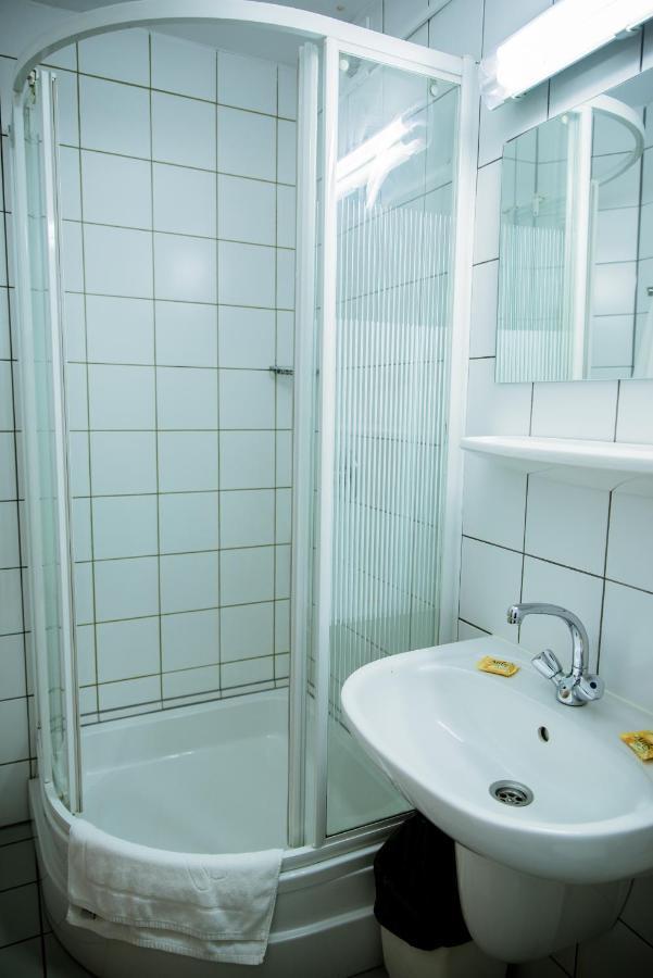 Miedzynarodowy Dom Spotkan Mlodziezy W Oswiecimiu Exterior foto