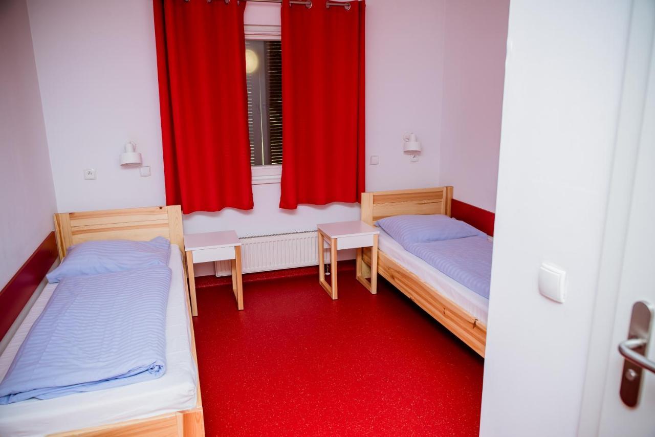 Miedzynarodowy Dom Spotkan Mlodziezy W Oswiecimiu Exterior foto